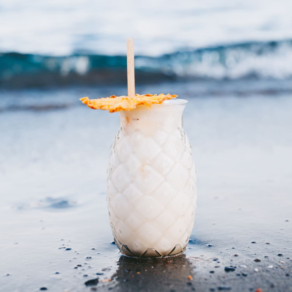 rodajas de piña deshidratada en cóctel